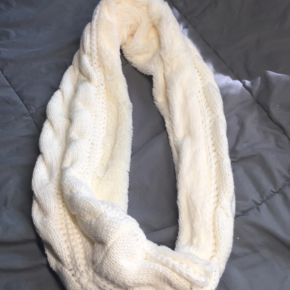 Thick scarf!
